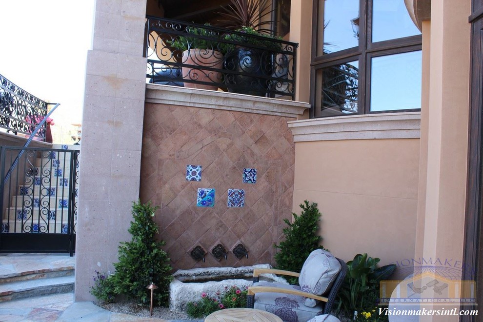 Inspiration for a traditional exterior in Phoenix.