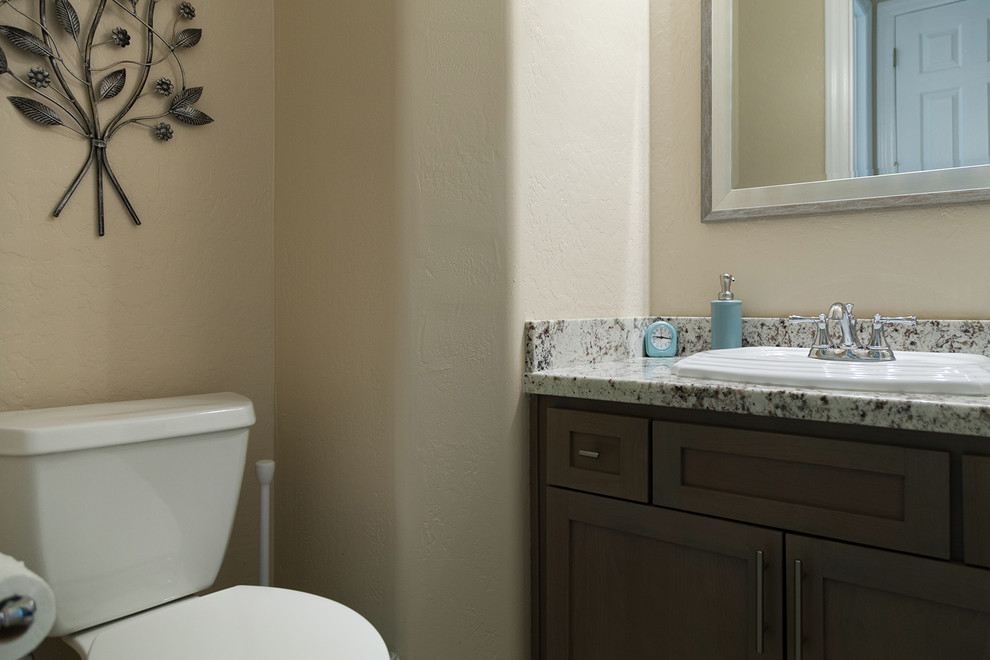 Example of a transitional home design design in Phoenix