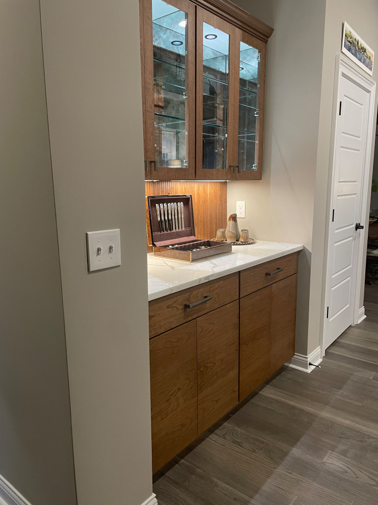 Home bar - home bar idea in Cincinnati