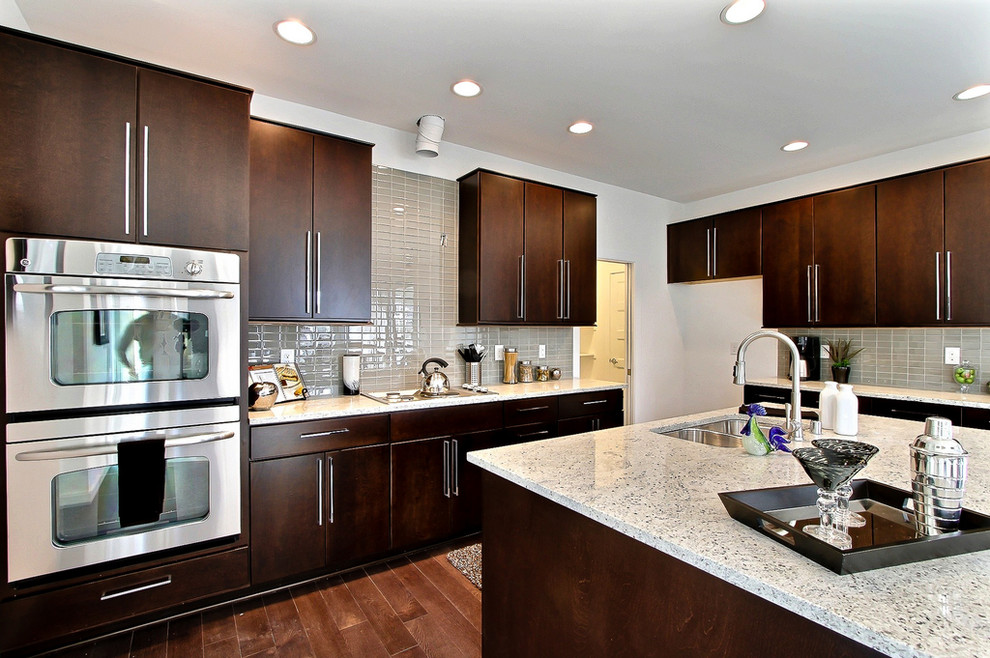 Example of a minimalist kitchen design in Seattle
