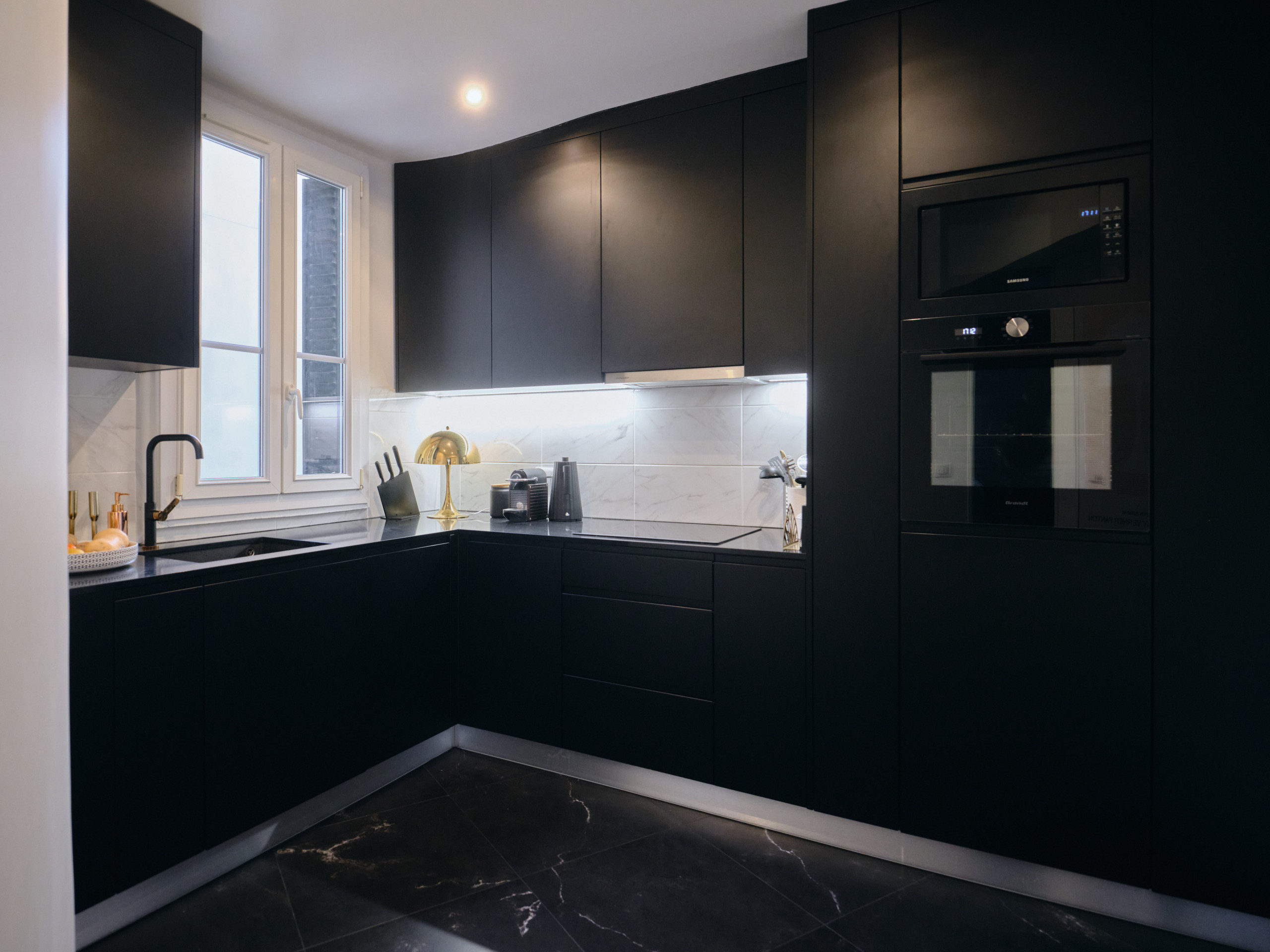 Idéer til køkken med marmorgulv og sort gulv - Januar 2023 | Houzz DK