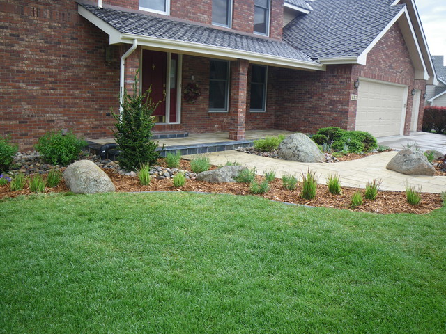 Traditional Front Entry traditional-garden