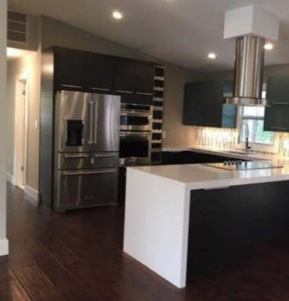 Kitchen - transitional kitchen idea