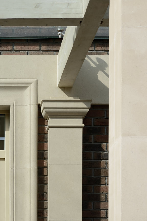 Особняк в стиле прованс с перголой