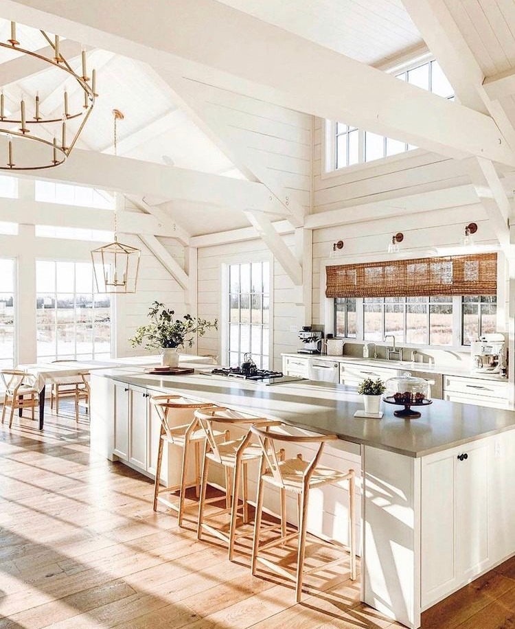 This is an example of an eclectic kitchen in Charleston.