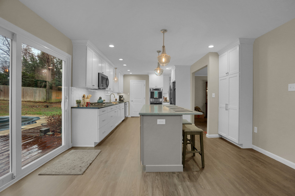 Kitchen - transitional kitchen idea