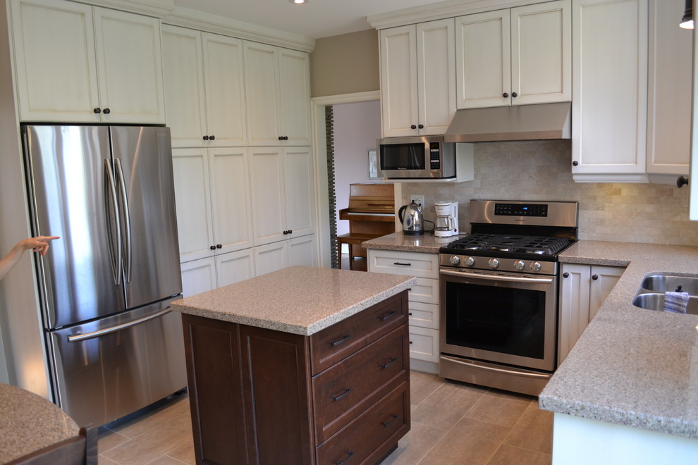 Inspiration for a transitional kitchen remodel in Toronto