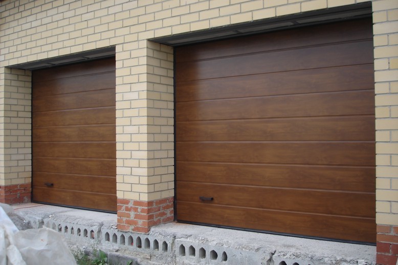 Секционные ворота