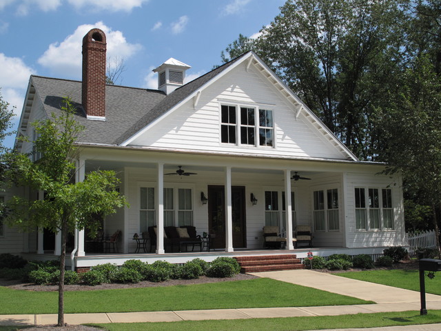 Traditional Southern  Style Farmhouse  Exterior 