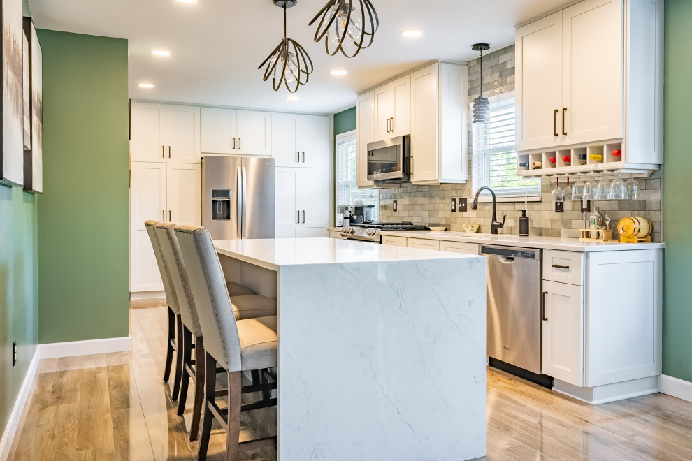 Inspiration for a transitional kitchen remodel in Columbus