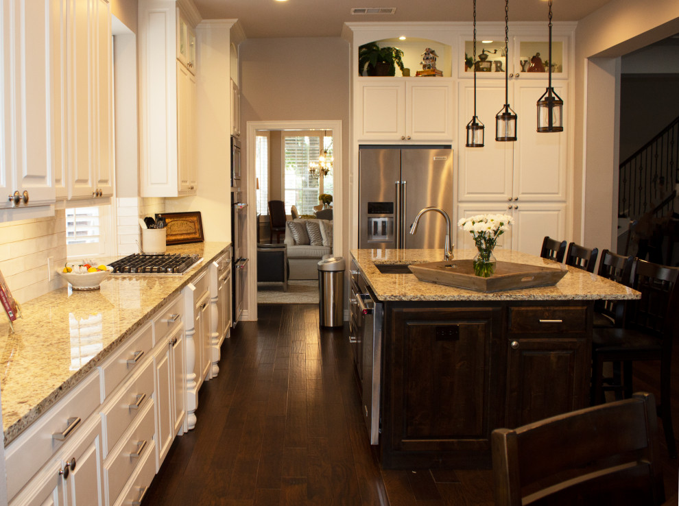 Kitchen - kitchen idea in Dallas