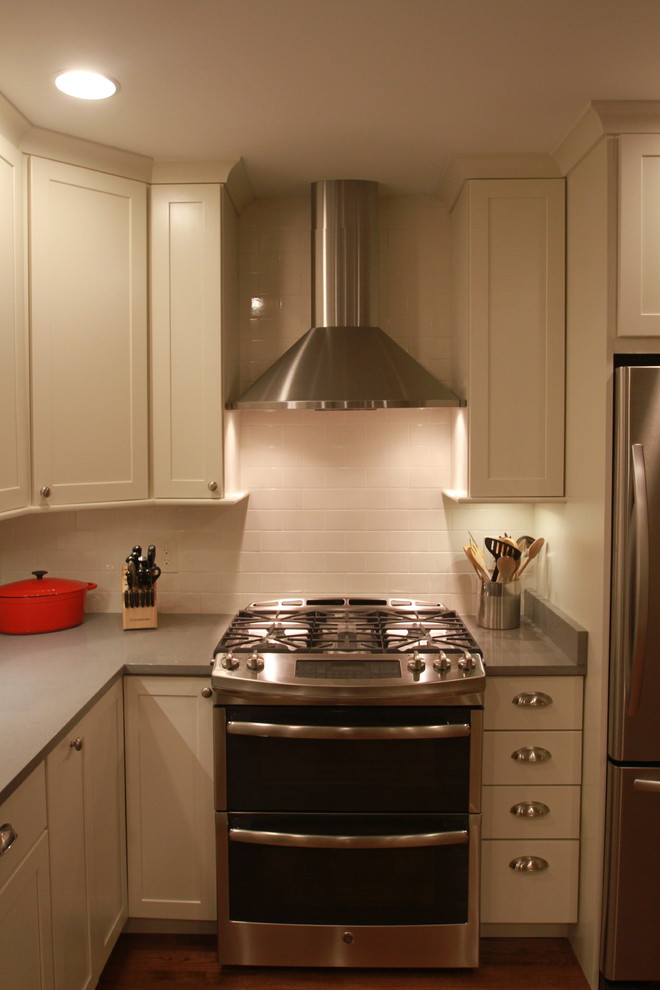 Example of a transitional kitchen design in DC Metro