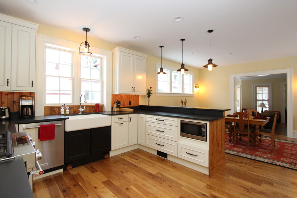Kitchen - kitchen idea in Grand Rapids