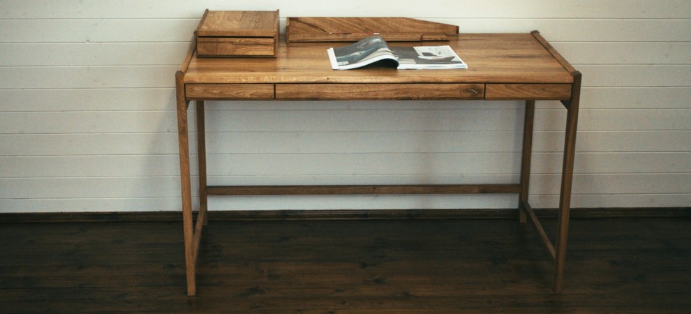 Письменный стол из массива дуба