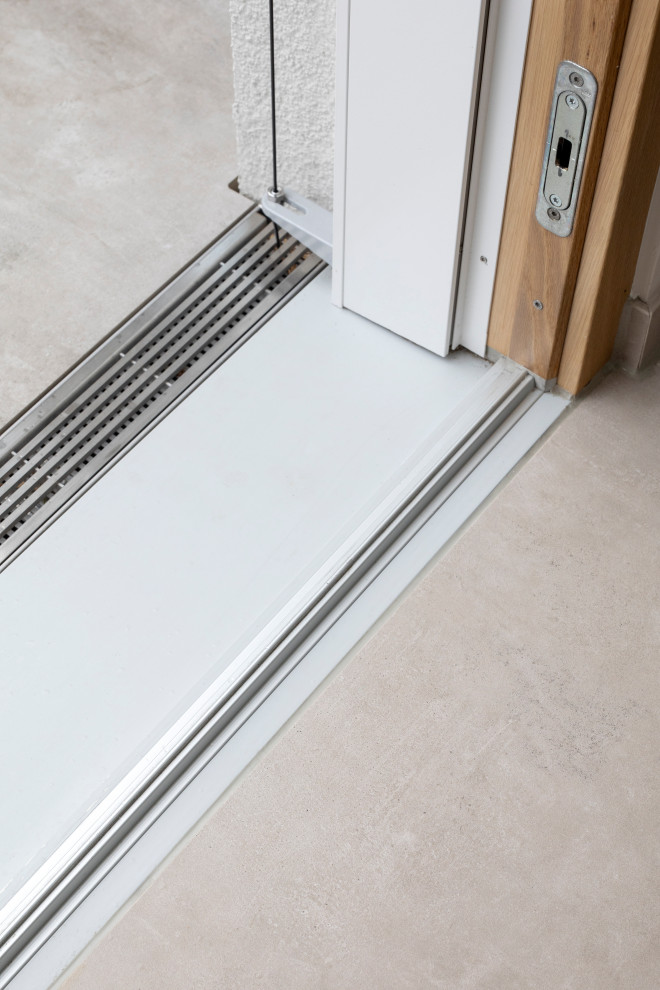 Geräumige, Unbedeckte Moderne Dachterrasse im Dach mit Stahlgeländer in Berlin