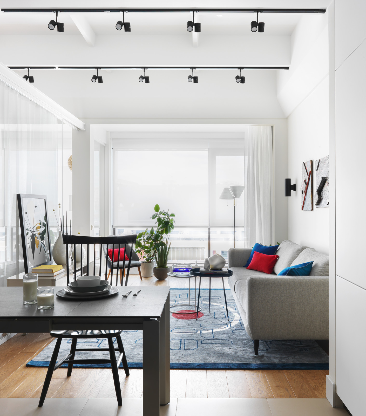 Студия для молодой девушки