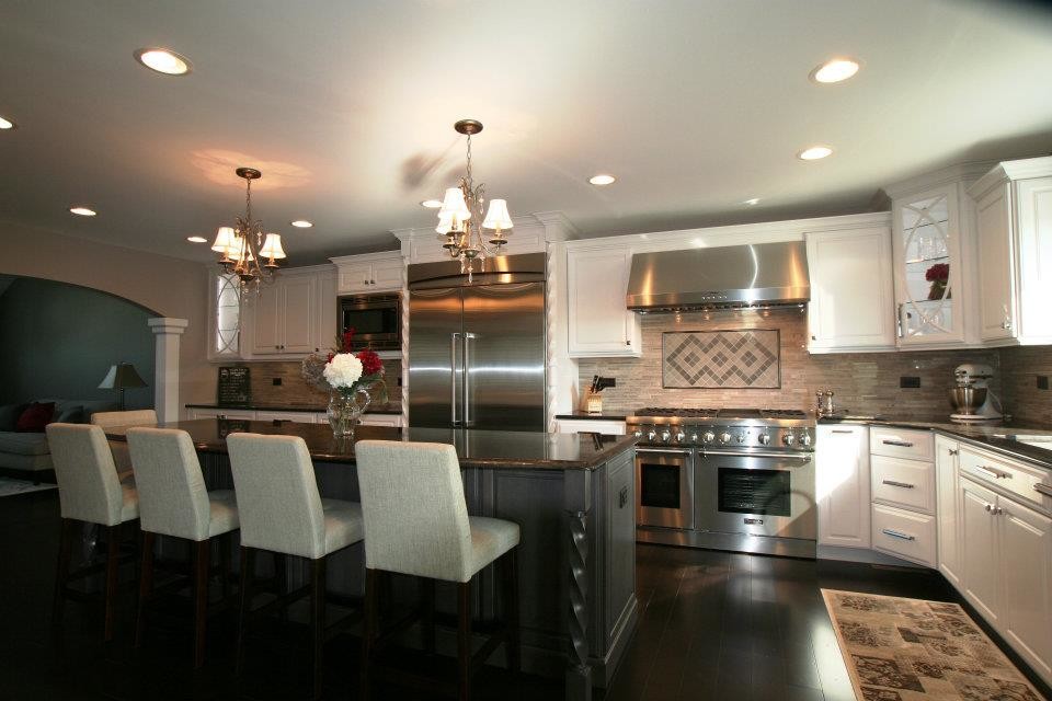 Example of a transitional kitchen design in Chicago