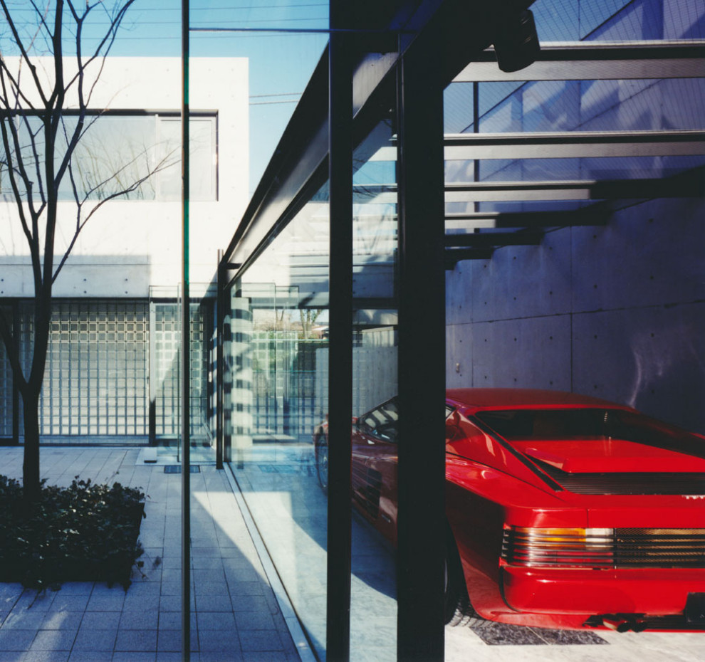 Immagine di un garage per quattro o più auto connesso minimalista di medie dimensioni