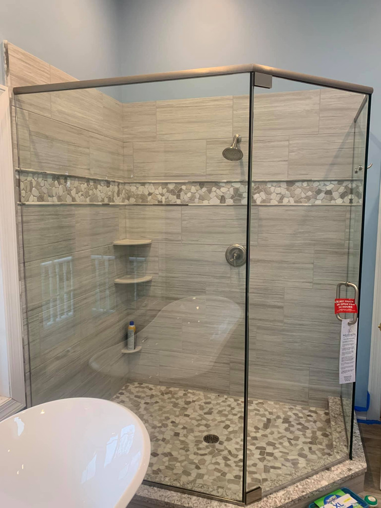 Example of a transitional bathroom design in Chicago