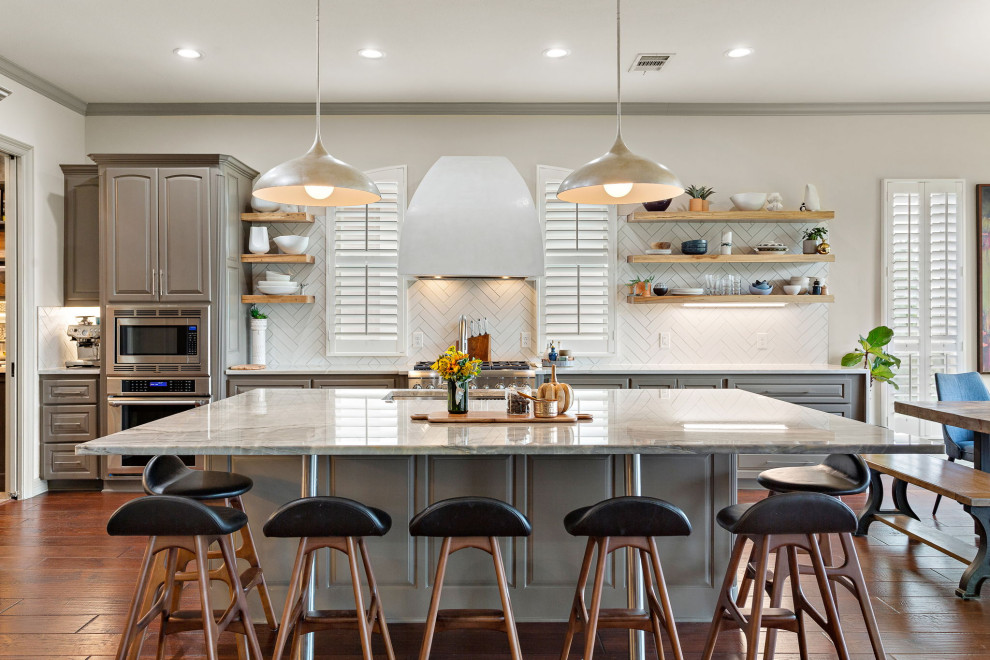 Kitchen - transitional kitchen idea in Austin