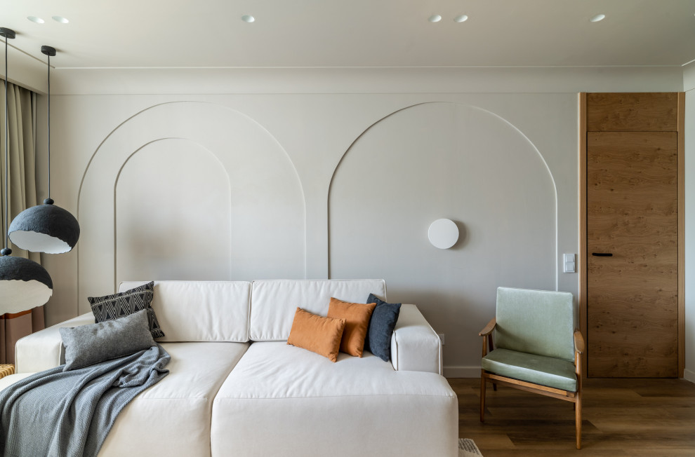 Солнце, арки и осиное гнездо в гостиной