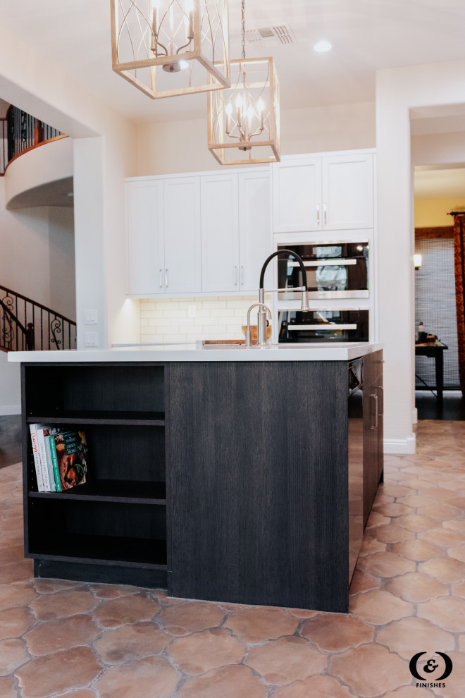 Transitional home design photo in Phoenix