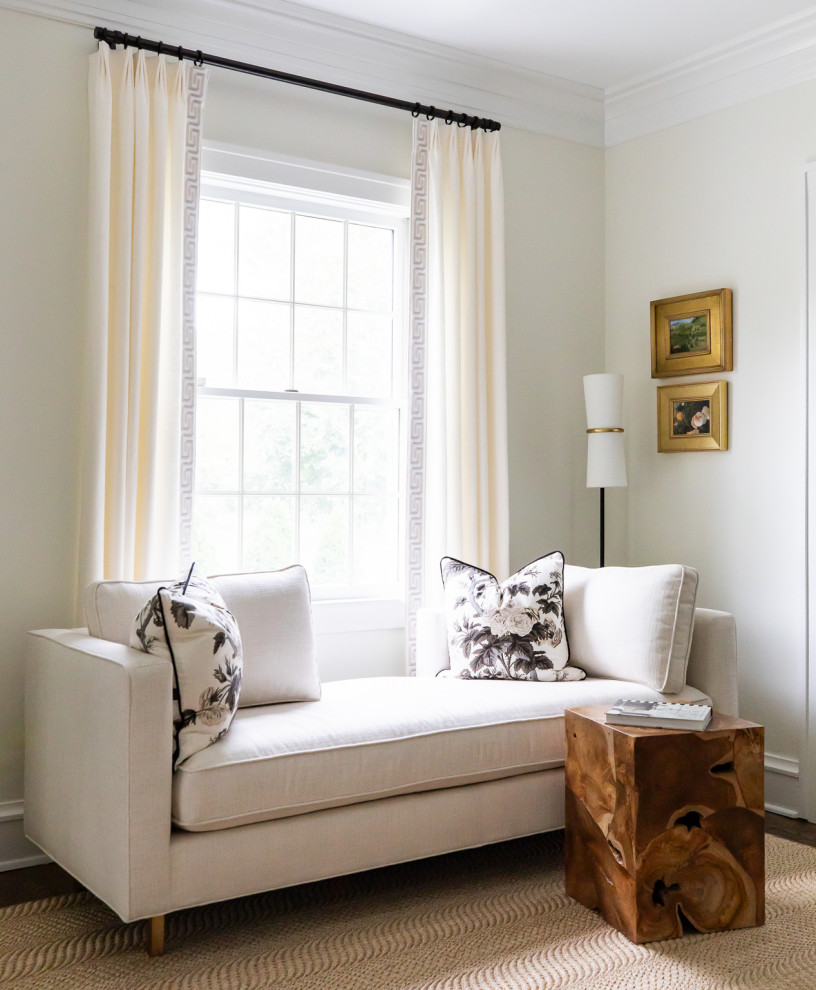 Идея дизайна: гостиная комната в стиле неоклассика (современная классика) с белыми стенами, паркетным полом среднего тона, стандартным камином, фасадом камина из дерева и коричневым полом без телевизора