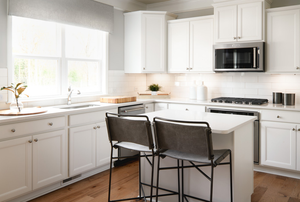Kitchen - transitional kitchen idea
