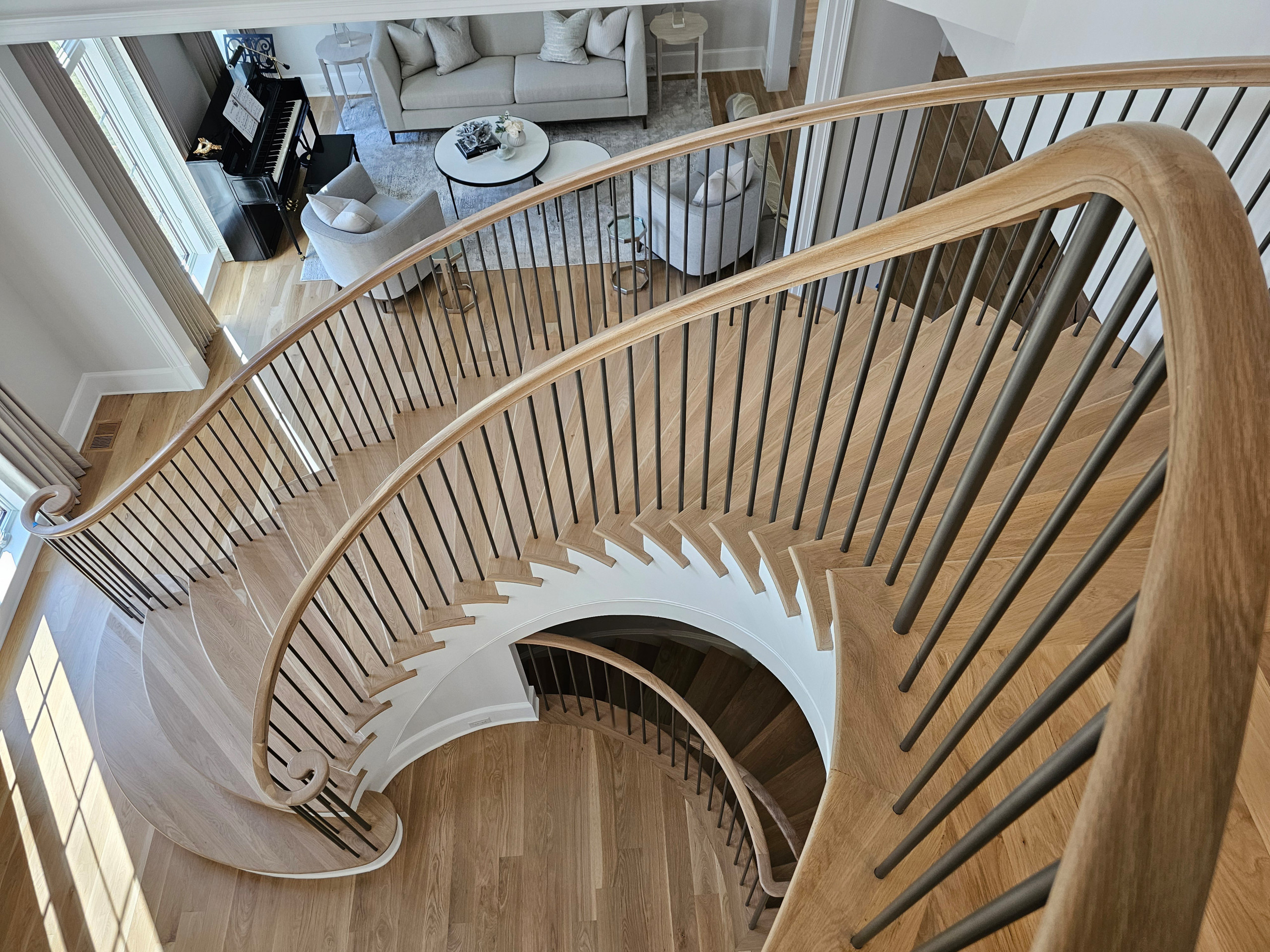 116_Elegant & Eye-catching Curved Staircase, Leesburg VA 20175