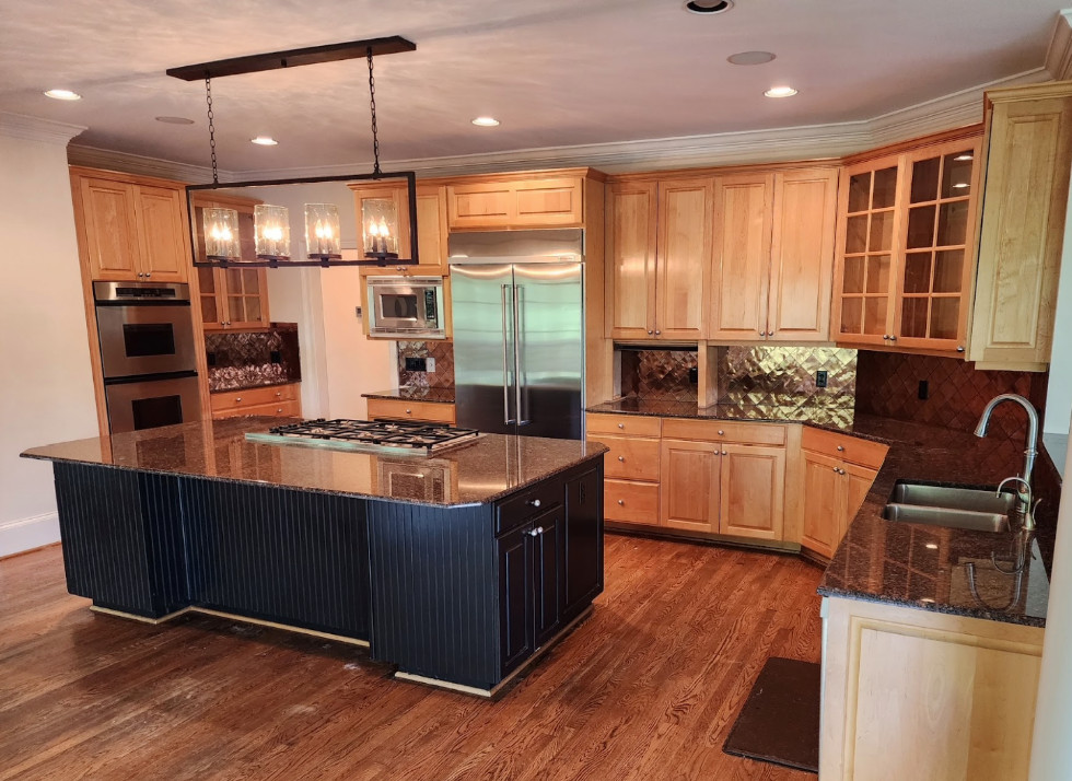 Transitional kitchen photo in Atlanta