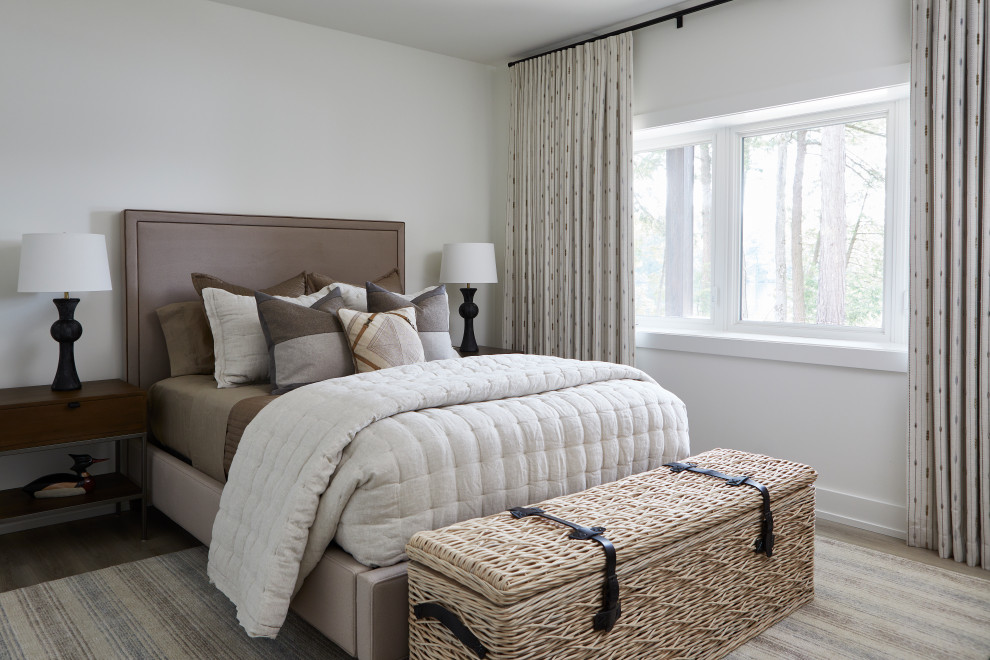 Bedroom - transitional bedroom idea in Toronto