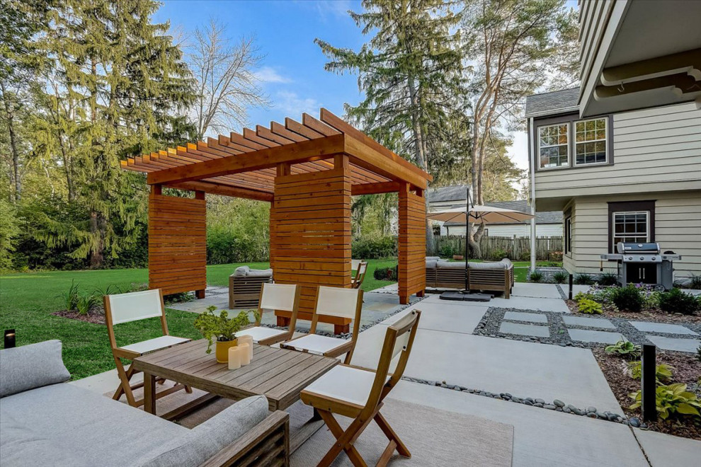 Immagine di un giardino minimalista esposto a mezz'ombra di medie dimensioni e dietro casa con pavimentazioni in pietra naturale