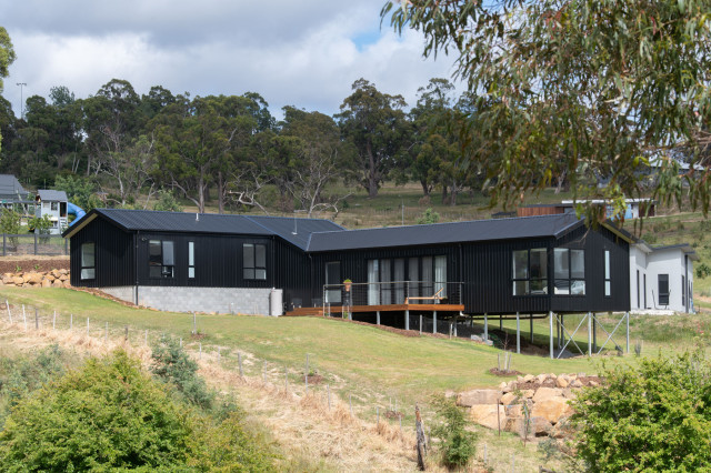 Black Masterpiece contemporary-fasad