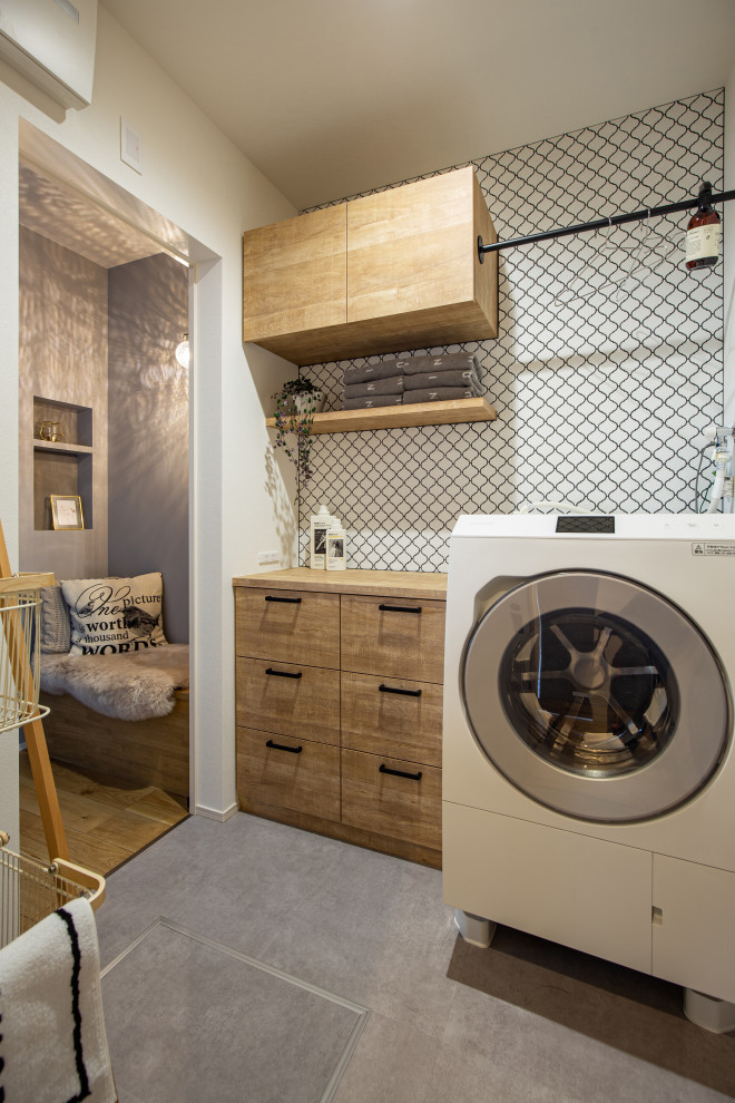 Example of a minimalist laundry room design in Nagoya