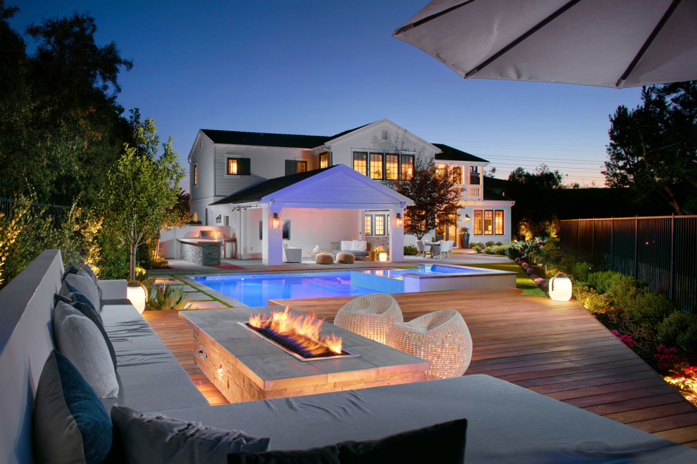 Contemporary Backyard