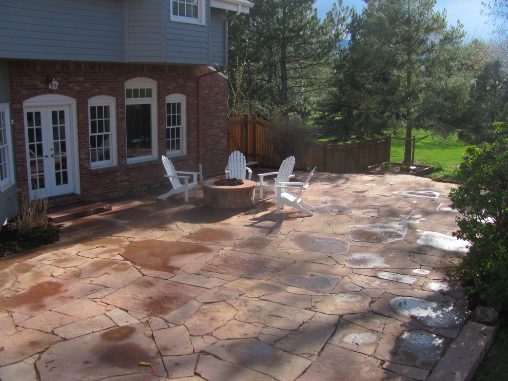 Design ideas for a traditional patio in Denver.