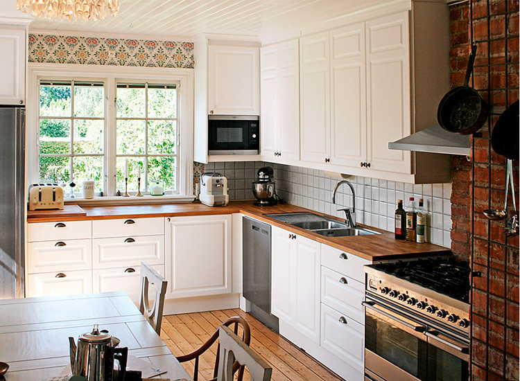 Design ideas for a traditional kitchen in Stockholm.