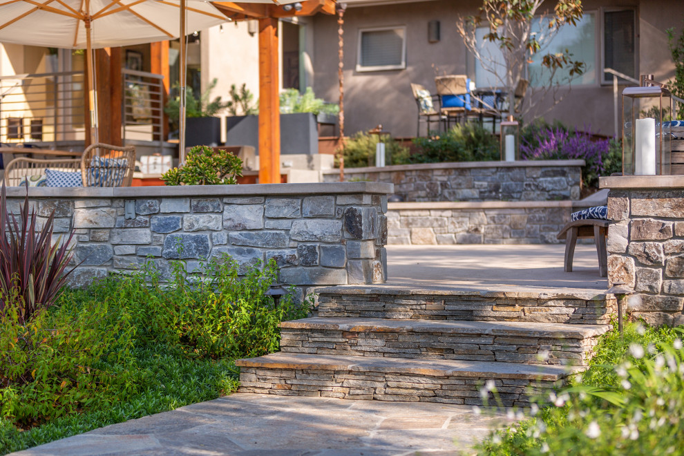 Design ideas for a rustic landscaping in San Diego.