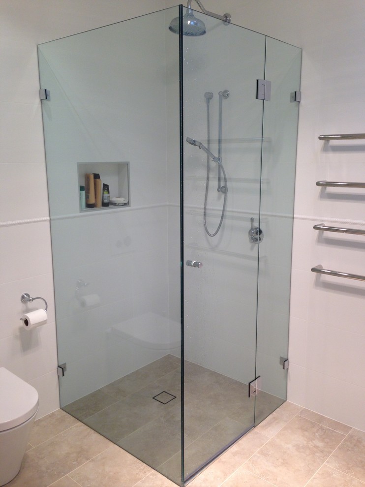 Design ideas for a contemporary bathroom in Sydney with a shower/bathtub combo.