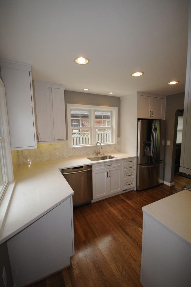 Kitchen - transitional kitchen idea in DC Metro