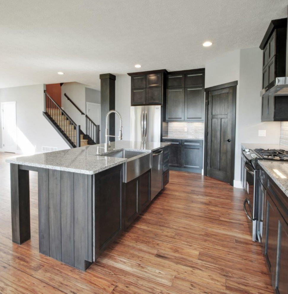 Photo of a contemporary kitchen in Cleveland.