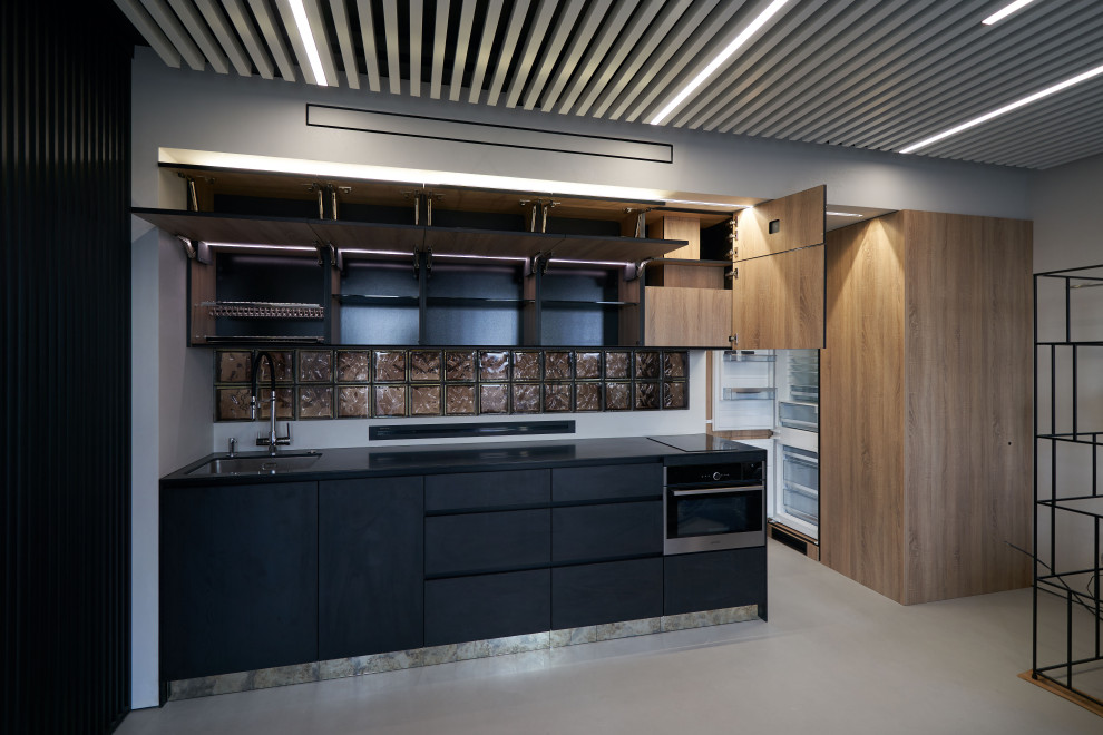 Кухня с зеркальными фасадами