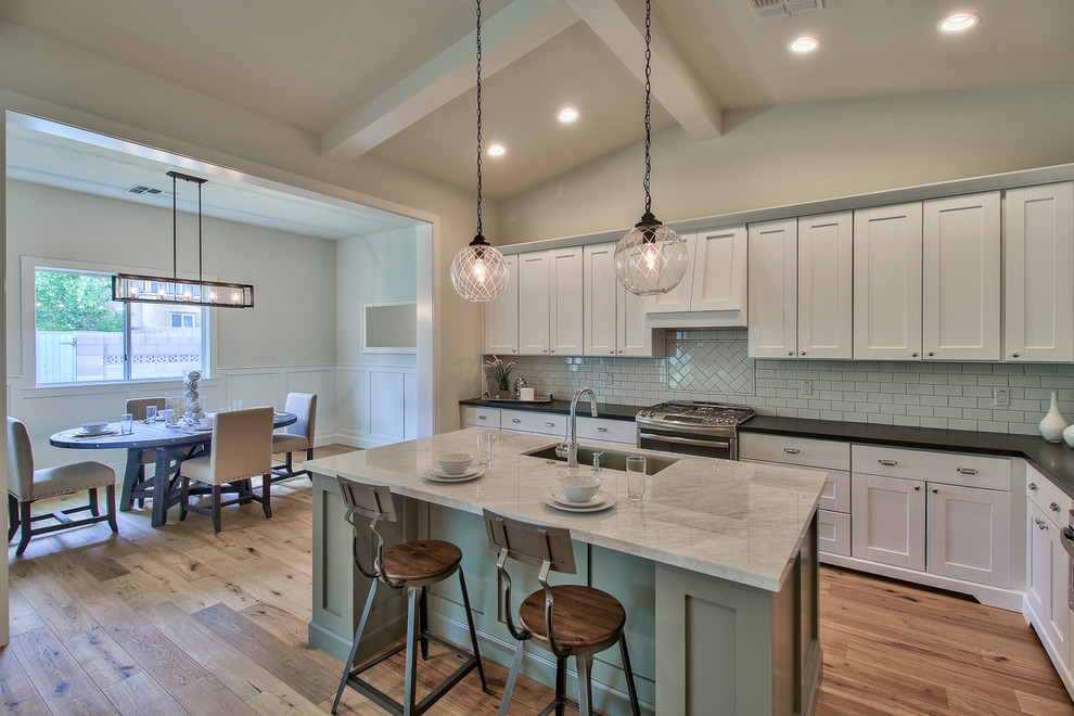 Kitchen - kitchen idea in Phoenix