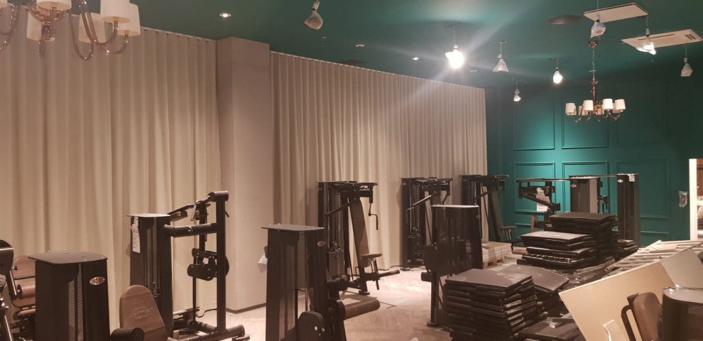 This is an example of a modern home gym in Lyon.