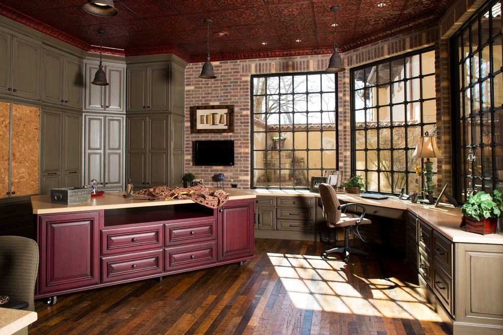 Inspiration for a traditional home office in Houston.
