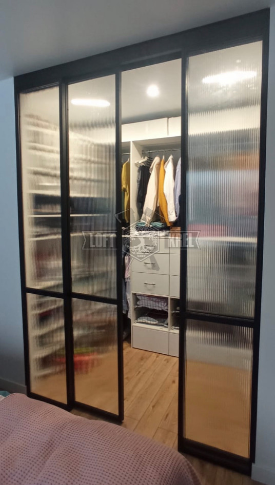 Перегородка для гардеробной комнаты