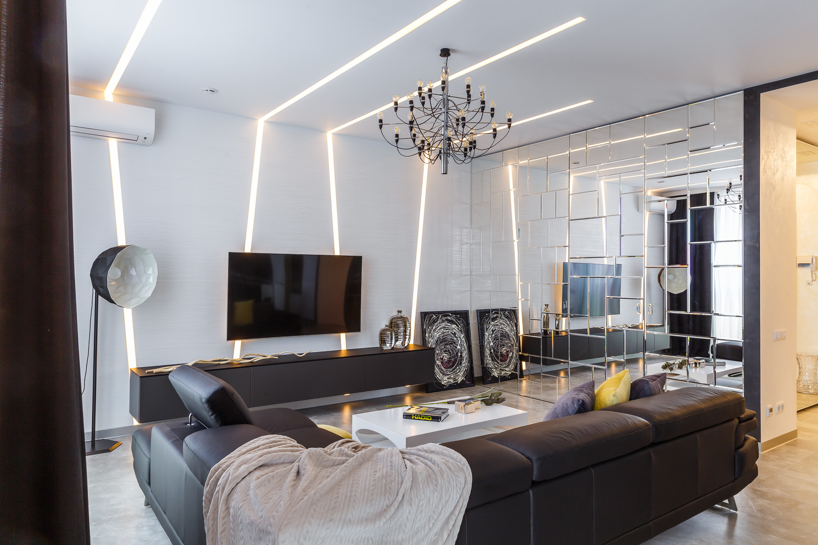 Фото гостиной реализованного проекта квартиры ЖК "Адмирал".