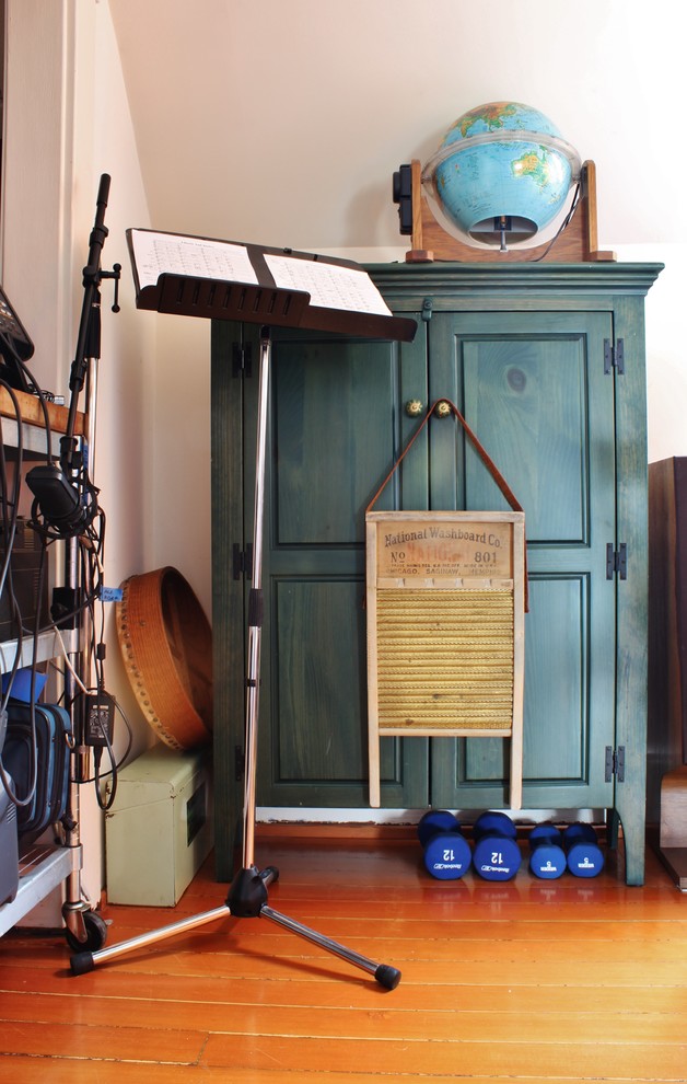Eclectic home design photo in Seattle