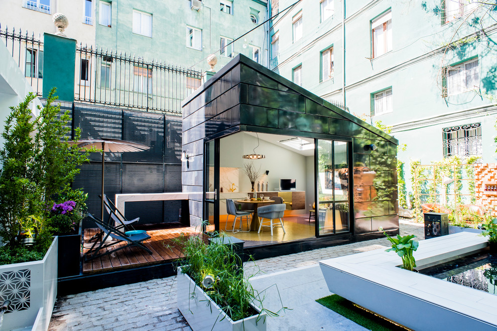 Imagen de jardín escandinavo de tamaño medio