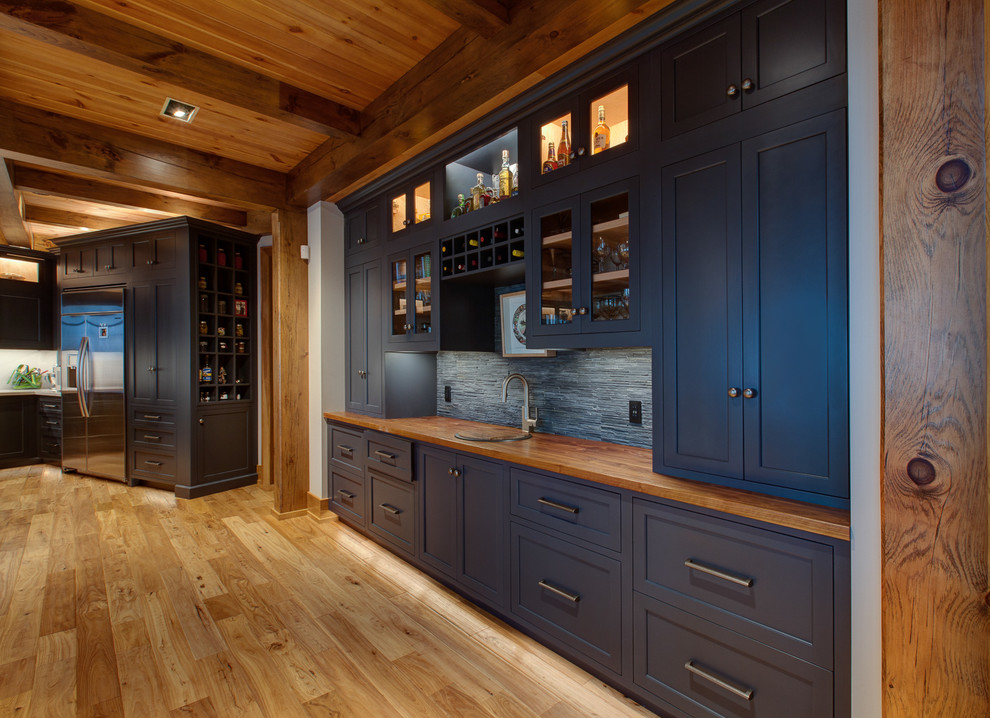 Example of a transitional home design design in Toronto